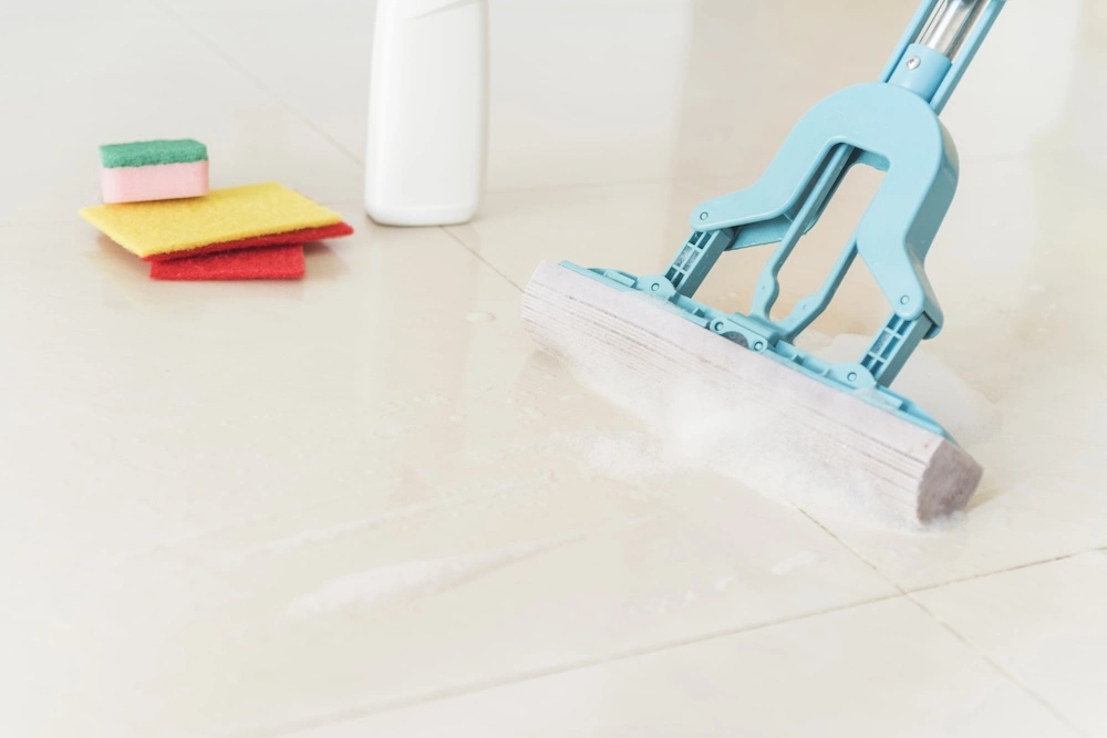 Roca Brasil Cerámica traz dicas de limpeza para porcelanatos